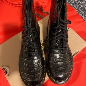 Dr Martens 1460 WOMEN'S CROC EMBOSS LEATHER LACE UP BOOTS US Size 7